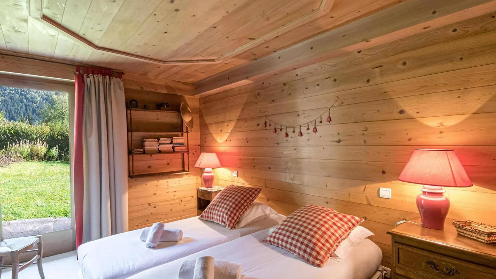 Chalet Authentique Pres De Chamonix Avec Jardin Et Parking - Fr-1-343-182