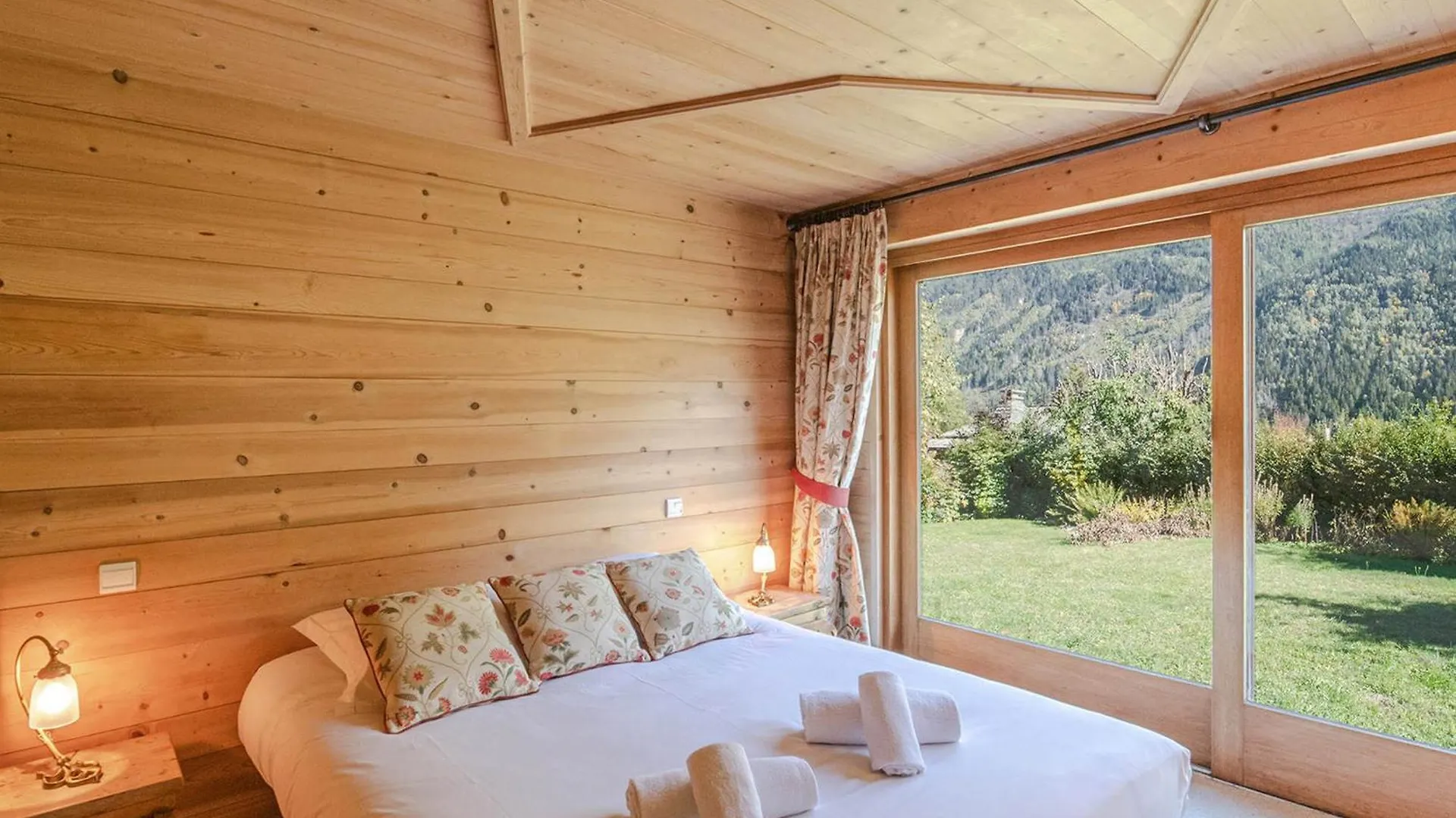 Chalet Authentique Pres De Chamonix Avec Jardin Et Parking - Fr-1-343-182 France